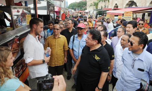 KL25_04062016_FOODTRUCK