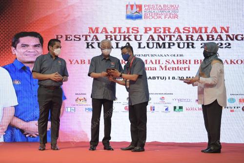 DATUK SERI ISMAIL SABRI YAAKOB