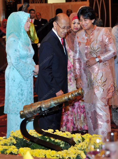 KL25_04122013_AGONG