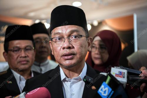 DATUK MOHD NA'IM MOKHTAR