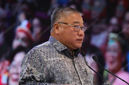 DATUK SERI TIONG KING SING