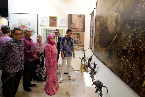 TUNKU AZIZAH AMINAH MAIMUNAH ISKANDARIAH