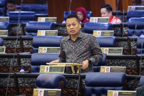 NIK NAZMI NIK AHMAD