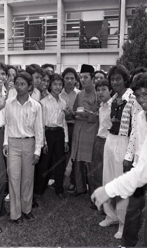 DR. MAHATHIR MOHAMAD