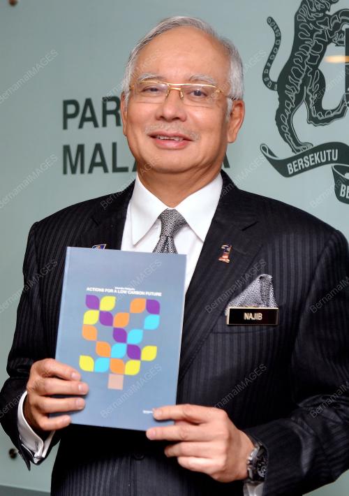 KL25_06112013_NAJIB_BUKU