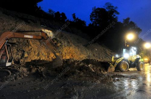 KL25_07012014_TANAH_RUNTUH