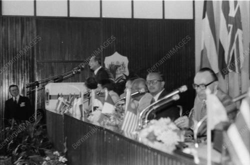 DATUK HUSSEIN PRESIDES AT SIGNING OF EEC