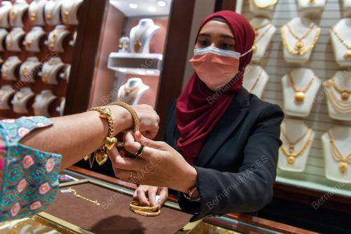 TINJAUAN HARGA EMAS TURUN