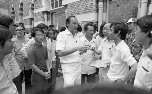 PENAMAAN CALON