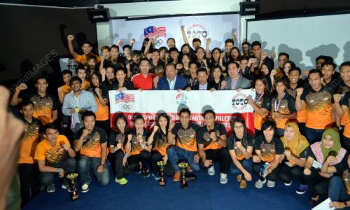 KL25_08102015_MOM_SPORTS_TOTO