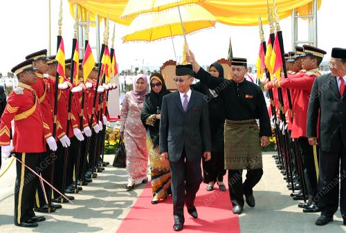 KL25_08122012_AGONG