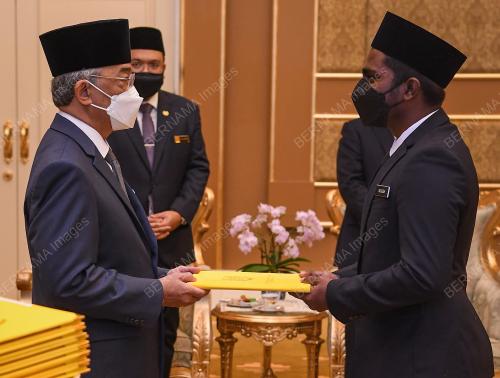 AL-SULTAN ABDULLAH RI'AYATUDDIN AL-MUSTAFA BILLAH SHAH