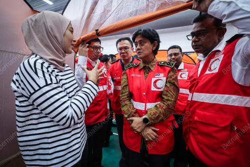 TUNKU PUTERI INTAN SAFINAZ ALMARHUM SULTAN ABDUL HALIM MU'ADZAM