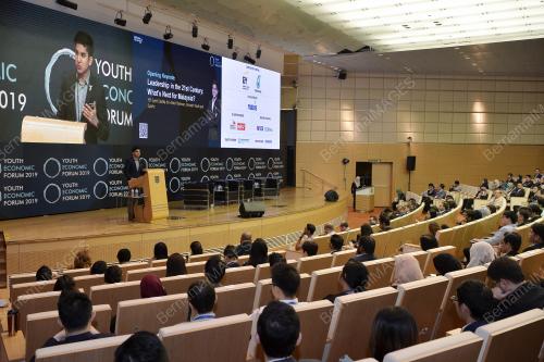 KL25_09112019_ECONOMIC_FORUM_BN201911066725