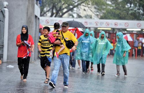 KL25_09122012_AFF_HUJAN2