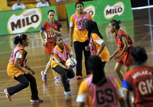 KL25_10042014_BOLA_JARING
