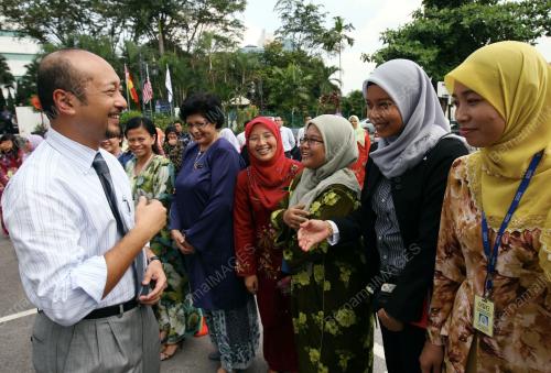 MUKHRIZ DR MAHATHIR