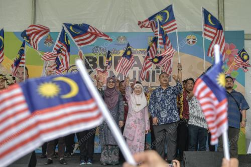 DATUK SERI DR WAN AZIZAH WAN ISMAIL