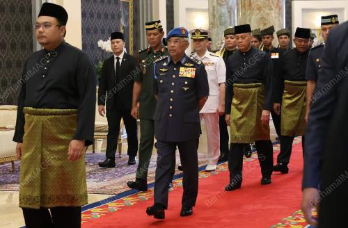 AL-SULTAN ABDULLAH RI'AYATUDDIN AL-MUSTAFA BILLAH SHAH
