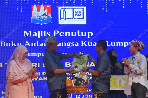 TAN SRI NOH OMAR