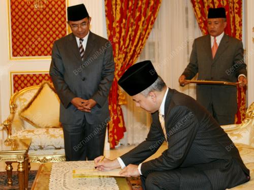 RAJA DR NAZRIN SHAH
