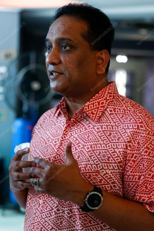 DATUK SERI REEZAL MERICAN NAINA MERICAN