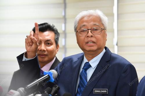 DATUK SERI ISMAIL SABRI YAAKOB