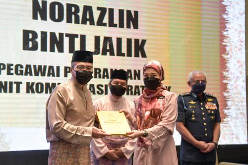 DATUK SERI HISHAMUDDIN TUN HUSSEIN