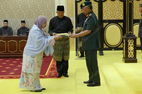 AL-SULTAN ABDULLAH RI'AYATUDDIN AL-MUSTAFA BILLAH SHAH
