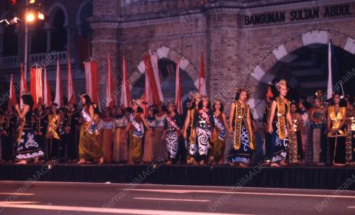HARI KEPUTERAAN AGONG