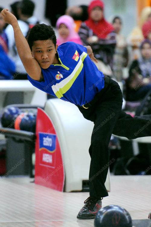 KL25_14032012_BOWLING