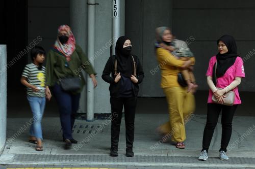 TINJAUAN PELITUP MUKA TEMPAT AWAM
