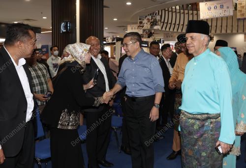 DATUK SERI SALAHUDDIN AYUB