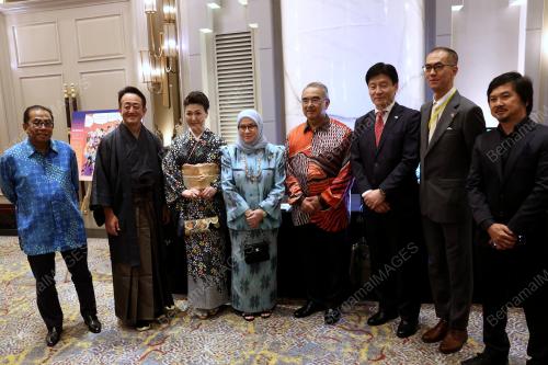 TUNKU HAJAH AZIZAH AMINAH MAIMUNAH ISKANDARIAH
