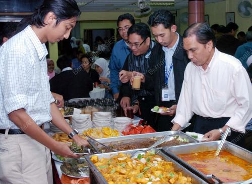 BERBUKA PUASA BERSAMA BERNAMA DAN SCOMI