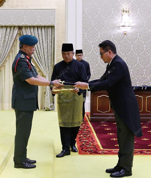 AL-SULTAN ABDULLAH RI'AYATUDDIN AL-MUSTAFA BILLAH SHAH