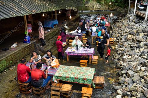 CUTI HUJUNG MINGGU