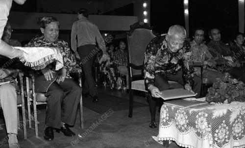 KL25_19012015_AGONG_PUISI