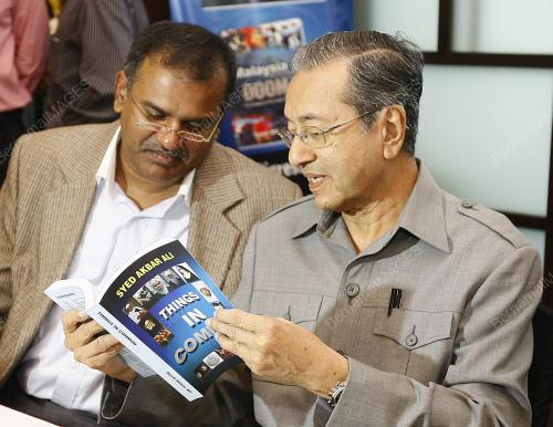 DR MAHATHIR MOHAMAD