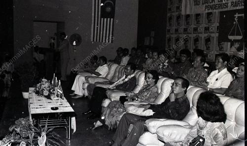 DR. MAHATHIR MOHAMAD