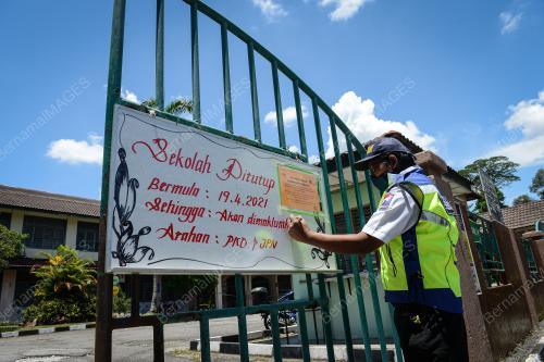 PENUTUPAN SEKOLAH AKIBAT COVID-19