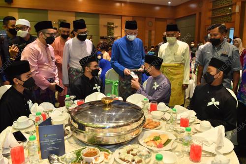 DATUK SERI ISMAIL SABRI YAAKOB