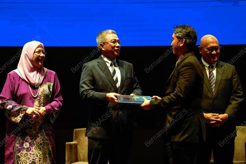 DATUK SERI DR ADHAM BABA