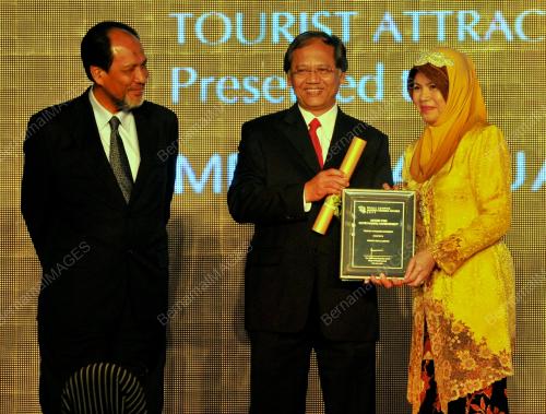 TAN SRI AHMAD FUAD ISMAIL