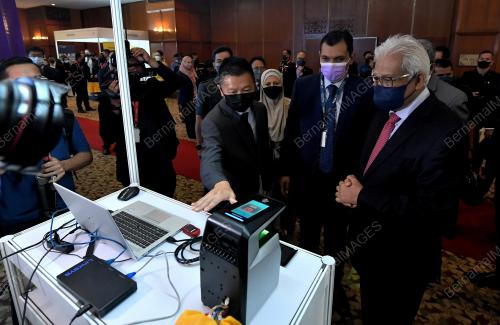 DATUK SERI HAMZAH ZAINUDIN