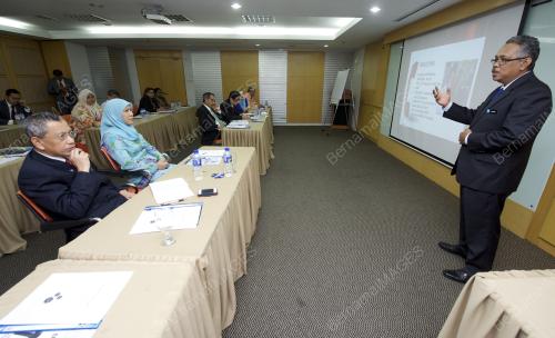 KL25_21102013_SEMINAR