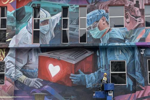 MURAL PERINGATI PETUGAS BARISAN HADAPAN DI IJN
