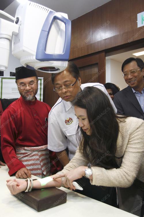 DATUK SERI ISMAIL SABRI YAAKOB