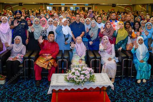 DATUK SERI DR WAN AZIZAH WAN ISMAIL