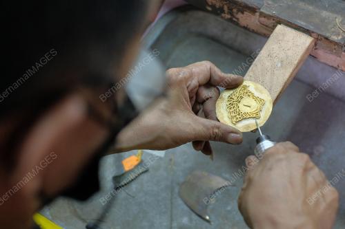 TINJAUAN HARGA EMAS